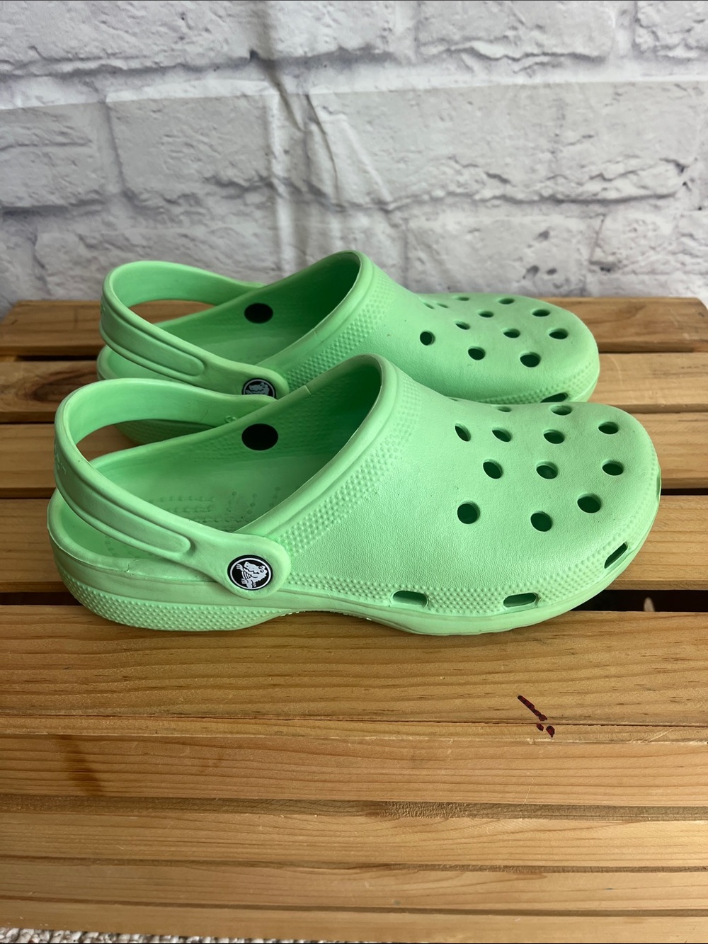 Crocs unisex adult light green classic clog shoes size 7 women’s 5 men’s - Picture 4 of 7